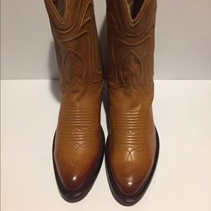 Women’s size 6.5 Tercovas boots. NWOT